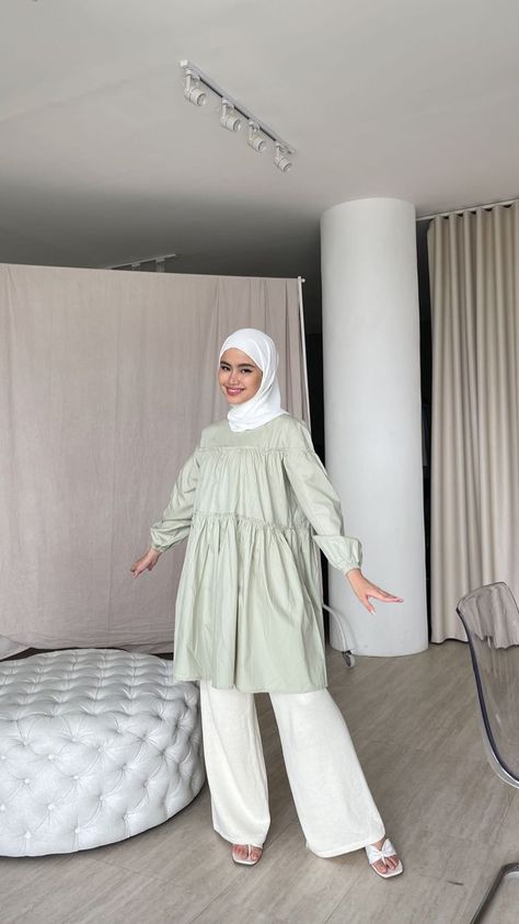 Tunic Outfit Hijab, Mom Clothing Style, Outfit Tunic, Ootd Kulot, Muslim Outfit, Tunic Outfit, Hijab Summer, Hijab Fashion Summer, Muslimah Style