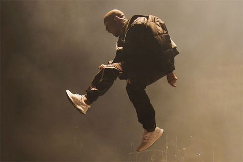 Kanye West Rocks the New Adidas Ultra Boost "Triple White" During BBMA Performance and Powerhouse Kanye West Performing, Kanye West Adidas, Sneaker Website, Rapper Style, Yeezy Season, Streetwear Male, Adidas Boost, Billboard Music Awards, Adidas Running