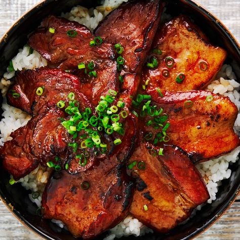 Make this mouthwatering Japanese pork bowl at home with this easy Tokachi-style butadon recipe from Hokkaido. Pork Bowl Recipe, Pork Bowl, Japanese Cooking, Everyday Meals, Bowl Recipe, Grilled Pork, Japan Food, Pork Belly, Quick Dinner