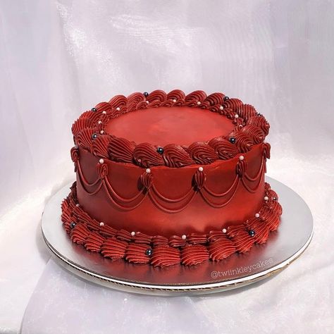 Red Aesthetic Cake, Simple Red Cake, Red Cake Ideas, Dark Red Cake, Red Cake Designs Birthday, Red Cake Aesthetic, Red Velvet Cake Design, Red Vintage Cake, Vampire Cake