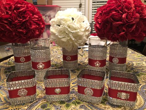 Roses Centerpieces, Red Wedding Centerpieces, Quince Centerpieces, Red Roses Centerpieces, Mirror Centerpiece, Table Centerpiece Ideas, Diamond Birthday, Red Gold Wedding, Red Centerpieces