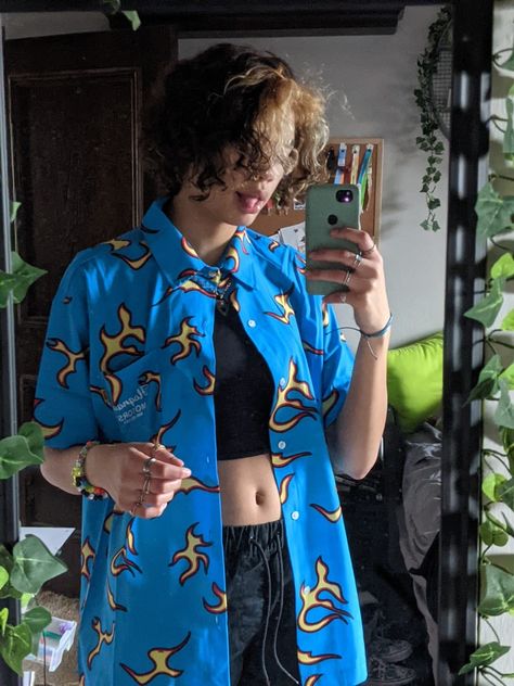 Hawaiian Shirt Women Outfit, Oversized Button Up Aesthetic, Hawaiian Shirt Outfit Aesthetic, Oversized Hawaiian Shirt Outfit, Trendy Button-up Shirt For Streetwear, Funky Button Up Shirts Aesthetic, Hawaiian Shirt Outfit Women, Oversized Button-up Top For Streetwear, Oversized Outfit Aesthetic