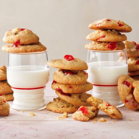 School Cookies Recipe, Cherry Cookies Recipes, Trail Mix Cookies, Cookie Recipes For Kids, Cherry Bars, Monster Cookies Recipe, Easy Christmas Treats, Cherry Cookies, Maraschino Cherries