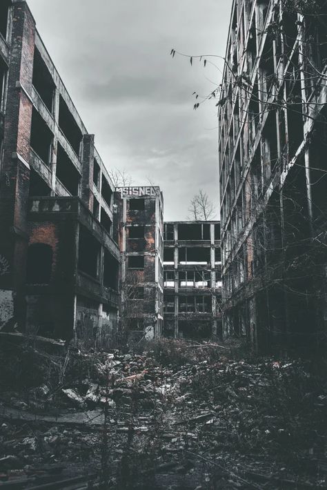 Detroit Ruins, Abandoned City, Apocalypse Aesthetic, Abandoned Cities, Ruined City, Building Aesthetic, France Culture, Aesthetic 2024, Building Images