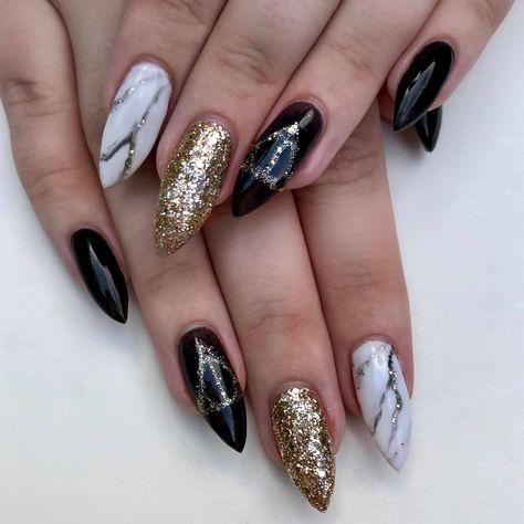 Artist: @BayNails_ #Nails #NailInspo #Inspiration #Glitter #GelNails #HarryPotter #DeathlyHallows #Marble #MarbleNails #HarryPotterNails Harry Potter Nails Designs, Gell Nails, Potter Nails, Harry Potter Nails, Harry Potter Deathly Hallows, Harry Potter Wedding, Harry Potter Christmas, Ginny Weasley, Colorful Nail Designs