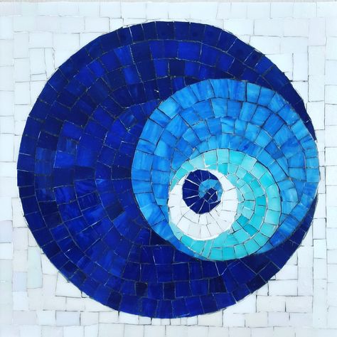 Mozaik Kursları – Gökşen Parlatan Mosaic Waves, Tile Mosaic Art, Abstract Mosaic Art, Mosaic Tiles Crafts, Round Mosaic, Mosaic Table Top, Mosaic Art Projects, Mosaic Tile Art, Mosaic Murals