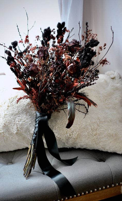 Gothic Bouquet Dried Flowers Black Crimson Rose Pods Velvet - Etsy Gothic Bouquet, Gothic Wedding Decorations, Moody Wedding Flowers, Victorian Gothic Wedding, Crimson Rose, Vampire Wedding, Bouquet Dried Flowers, Dark Wedding Theme, Gothic Flowers