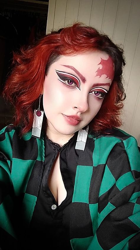 Cosplay Tanjiro Kamado - Kimetsu no Yaiba / Demon Slayer Tanjiro Scar Makeup, Tanjiro Makeup Inspired, Tanjiro Makeup, Tanjiro Cosplay, Kny Cosplay, Scar Makeup, Makeup Anime, Costume Inspirations, Anime Cosplay Makeup