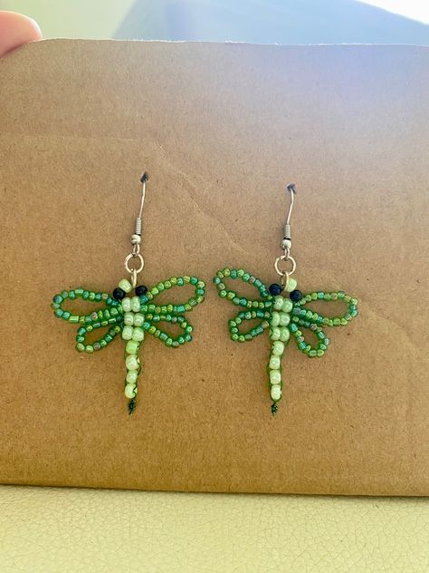 Handmade Green Beaded Dragonfly Earrings - Etsy Beaded Dragonfly, Beaded Spiders, Dragonfly Earrings, Beaded Animals, Beaded Keychains, Green Earrings, Earring Patterns, Beaded Jewelry Diy, Diy Earrings