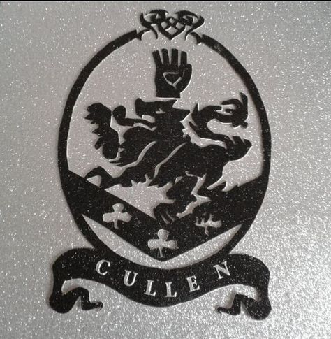 Variation on the Cullen crest, made by me !! Cullen Crest Tattoo, Twilight Diy, Cullen Crest, Cullen Aesthetic, Twilight Tattoos, Crest Tattoo, Twilight Dr, Family Symbol, Twilight Aesthetic