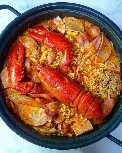 #spicy #Noddles #lobster 🦞 #lobsters Crab Ramen, Lobster Noodles, Spicy Lobster, Healthy Food Motivation, Food O, Food Garnishes, Food Goals, Food Platters, Food Obsession