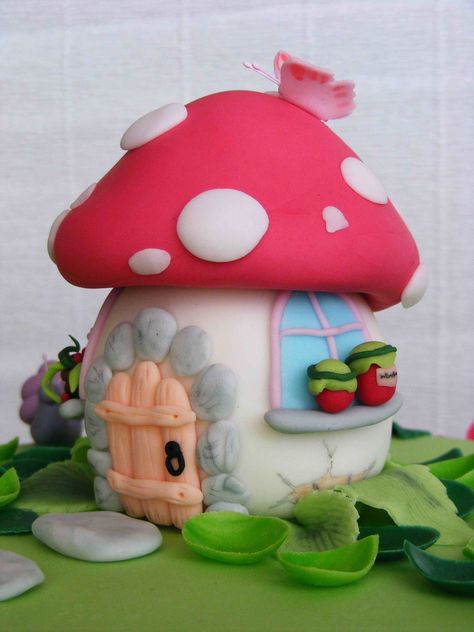 Mushroom Cake - CakeCentral.com Baklava Recept, Super Clay, Mushroom Cake, Clay Critters, How To Make Something, Free To Use Images, Cute Mushroom, Clay Houses, Clay Wall Art