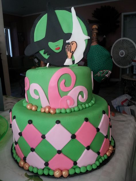 Cake from a "Wicked" party #wickedparty #cake Musical Cake, Wizard Of Oz Birthday Party, Wicked Party, Wizard Of Oz Birthday, Wicked Musical, Wizard Of Oz, Birthday Party Ideas, Ideas Photo, Wizard