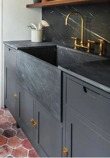 15 Beautiful Kitchens with Soapstone Countertops - Nikki's Plate Soapstone Countertops Blue Cabinets, Oak Cabinets With Soapstone Counter, Soapstone With Polished Nickel, Matte Countertops Kitchen, Slate Countertop Kitchen, Black Stone Countertops, Soap Stone Countertops, Black Soapstone Countertops, Soapstone Countertops Kitchen