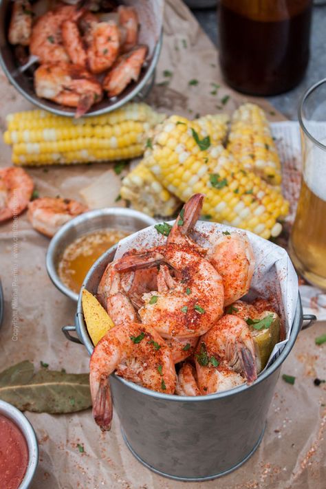 Seafood Bucket, House Party Food, Beer Shrimp, Peel And Eat Shrimp, Different Dinners, Shrimp Boil Party, Crab Boil Party, Cajun Kitchen, Seafood Sauce Recipe