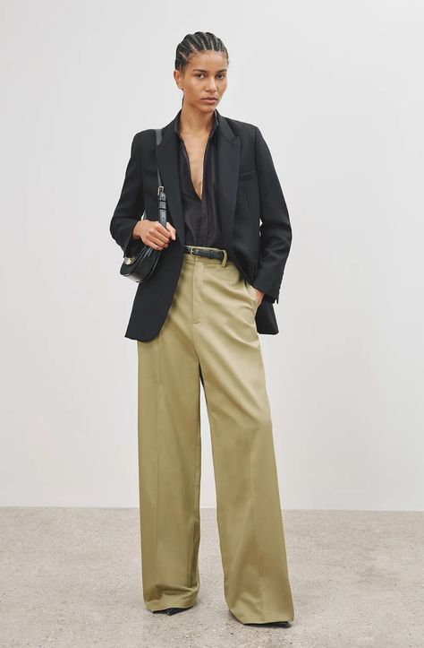 Wide Leg Office Pants, Khaki Trousers Outfit, Beige Wide Leg Pants Outfit, Fall Office Outfits For Women, Trousers Outfit Work, Fall Office Outfits, Meeting Outfit, Wide Leg Pants Outfit, Fall Workwear