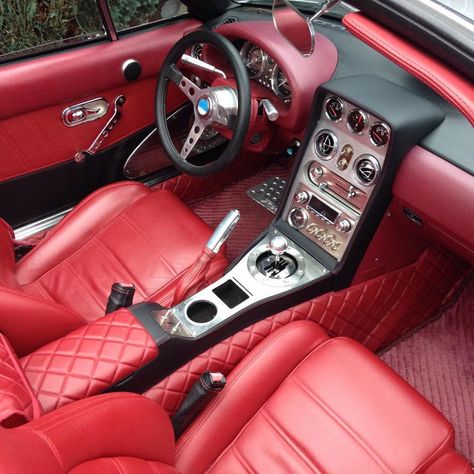 Sports Car Interior, Miata 1990, 4 Door Sports Cars, Car Interior Upholstery, Mazda Roadster, Custom Dashboard, Mazda Miata Mx5, Red Sports Car, مرسيدس بنز