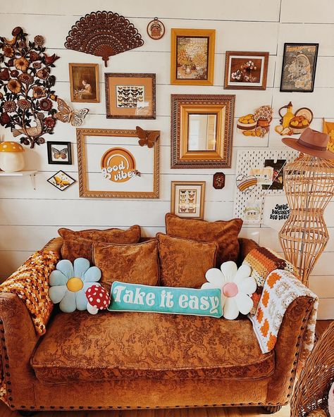 It’ll be 4 years in my hippie paradise this Fall! Made this little living room area cuter 🌈 swipe to see! Cottage Core Living Rooms, Cottage Core Apartment, Su Jasper, Hippie Living Room, Tattoo Room, Sala Vintage, Hippie House, Sitting Rooms, 70s Decor