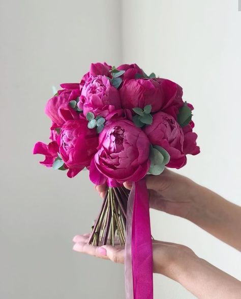 Hot Pink Wedding Bouquet, Pink Peonies Bouquet, Bridal Bouquet Peonies, Hot Pink Weddings, Bridal Bouquet Pink, Wedding Bouquets Pink, Rock Wedding, Peony Wedding, Hand Bouquet