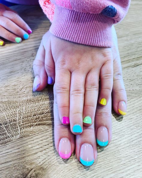 Matching Nails For Mom And Daughter, Mother And Daughter Nail Designs, Mommy Daughter Matching Nails, Mother Daughter Matching Nails, Mom And Daughter Nail Ideas, Mommy And Me Manicure, Mom And Daughter Matching Nails, Mother And Daughter Nails, Mommy And Daughter Nails