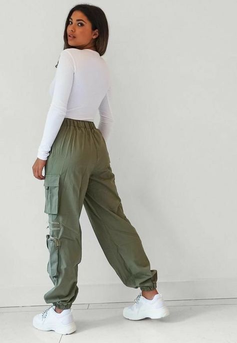 Cargo Joggers Outfits Women, Cargo Joggers Outfits, Cargo Pants Outfit Black, Black Cargo Pants Outfit, Cargo Pants Women Outfit, Green Cargo Pants Outfit, Joggers Outfit Women, Green Pants Outfit, Cargo Pants Outfits