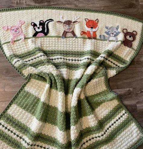 Sedge Stitch, Crochet Blanket Border, Crochet Woodland, Daisy Farm Crafts, Crochet Baby Projects, Green Baby Blanket, Daisy Farm, Crochet Square Blanket, Bernat Baby Blanket