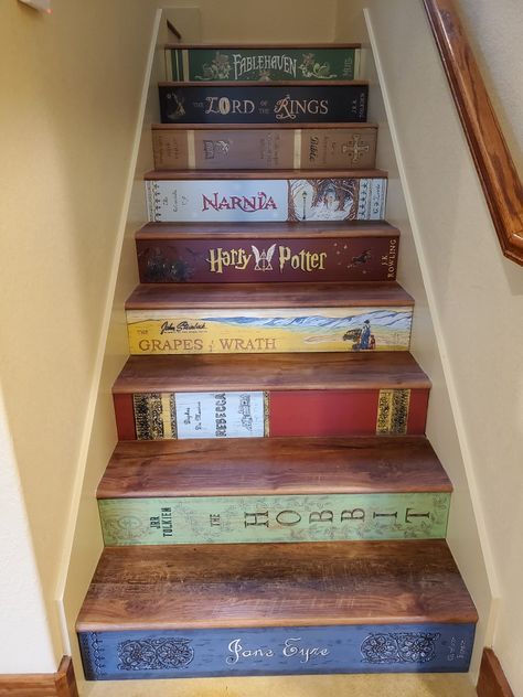 Tolkien Home Decor, Book Staircase, Crazy Doctor, Book Stairs, Painted Staircases, Harry Potter Items, Dream Library, Barn Interior, Painted Stairs