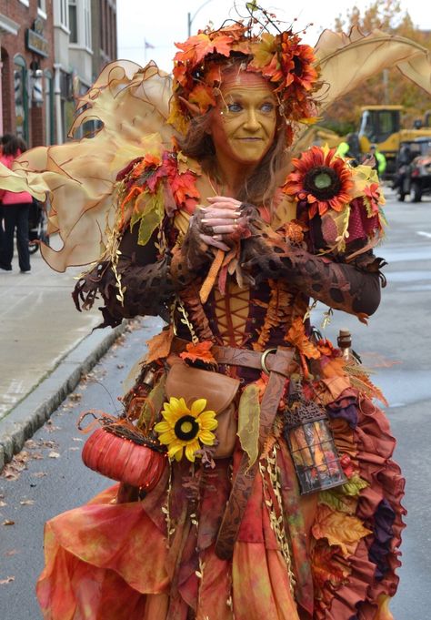 Autumn Fairy costume Harvest Fairy Costume, Autumn Halloween Costume, Pumpkin Fairy Costume, Earthy Halloween Costumes, Autumn Witch Costume, Fall Fairy Outfit, Sunflower Fairy Costume, Garden Witch Aesthetic Outfit, Autumn Fairy Aesthetic