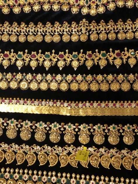 PREMRAJ SHANTILAL JAIN JEWELLERS Gold Jewellery India, Gold Jewelry Simple Necklace, Beautiful Gold Necklaces, Jewelry Mirror, Wedding Jewellery Collection, Gold Bride Jewelry, Antique Gold Jewelry, Gold Chain Jewelry, Gold Jewelry Simple