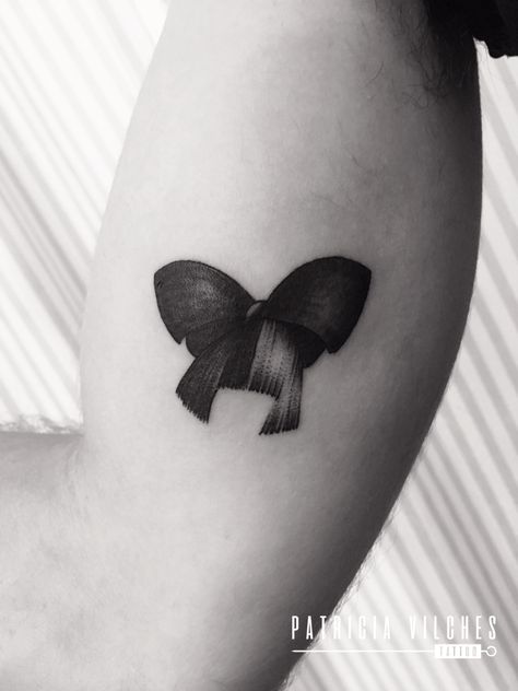 Sia Tattoo Ideas, Sia Tattoo, Sia Tattoos, Alive Tattoo, Notes Tattoo, Sia Music, Sia Furler, Music Notes Tattoo, Note Tattoo