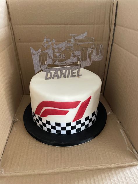 Formula 1 Theme Cake, Formula 1 Themed Birthday Party, Formula 1 Cakes For Men, Formula 1 Birthday Cake, F1 Cake Ideas, Pastel F1, Formula One Cake, Bolo Formula 1, F1 Birthday Party Ideas