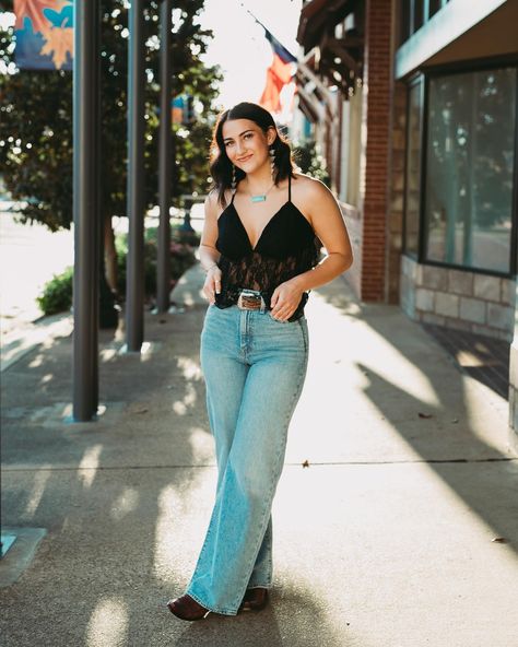 small town girl ♡ senior session with Caitlyn!! #senior #seniorpictures #seniorrrr #seniorszn #etxphoto #etxphotographer #etxphotography #etxphotographers #etxphotographer Photo Stance Ideas, Street Photoshoot, Small Town Girl, Senior Session, Street Photo, Senior Photos, Main Street, Small Town, Senior Pictures