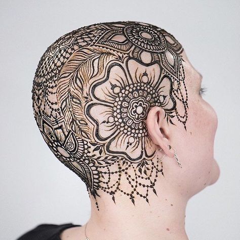 Henna head flower crown Full Head Tattoo, Head Tattoo Ideas, Bald Tattoo, Bald Head Tattoo, Lotus Henna, Scalp Tattoo, Head Tattoo, Bald Girl, Tattoo Videos