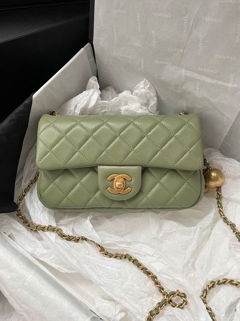 Chanel Chain Bag, Paris House, Green Matcha, Chanel Classic Flap Bag, Bag Obsession, Classic Flap Bag, House Of Beauty, Fat Man, Pearl Bag