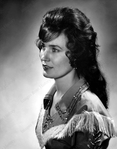 8x10 Print Loretta Lynn The Queen of Country Music Portrait 1960 #LLT | eBay Music Portrait, Old Country Music, Kentucky Girl, Mary Jane Watson, Loretta Lynn, Retro Images, Image Archive, 8x10 Print, Iconic Women