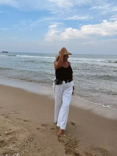 Miraclesuit is such a great place to find a swimsuit to feel good in! Add some linen pants for a cool beach coverup. Midsize Fashion, Coverup Beach, Cute Spring, Spring 2024, Linen Pants, Spring Break, Beach Outfit, Great Places, Spring Outfits