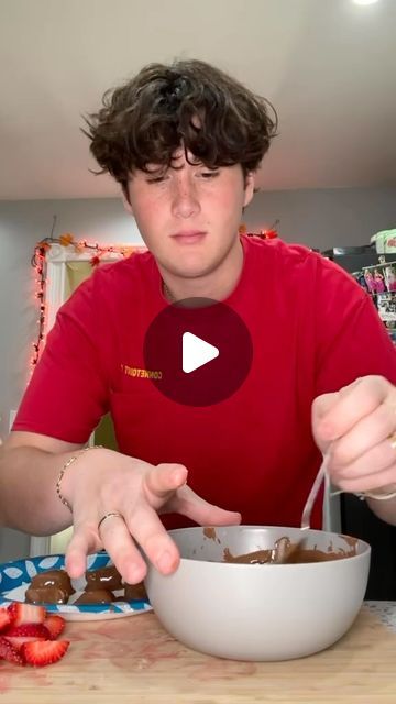 Kyle Ciauri on Instagram: "making homemade tru fru!!!!
#strawberry #chocolate #trufru #bloompartner #easyrecipes @bloomsupps @lidlus" Kyle Ciauri, Tru Fru, Strawberry Chocolate, Easy Meals, On Instagram, Instagram