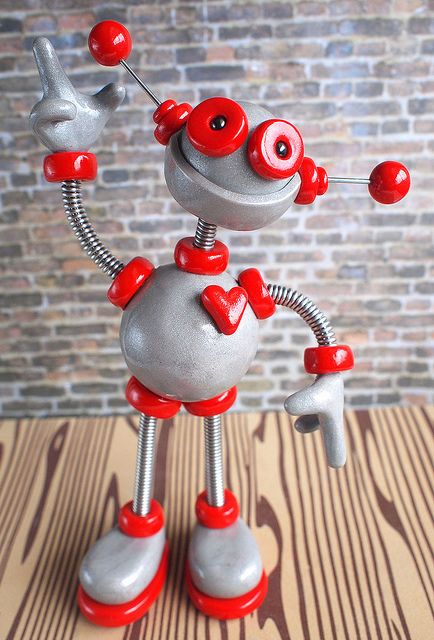 Clay Robot, Sculpture Polymer Clay, Red Robot, Welding Crafts, Robot Sculpture, Art Therapy Projects, Fairy Art Dolls, Mixed Media Crafts, Paper Mache Sculpture