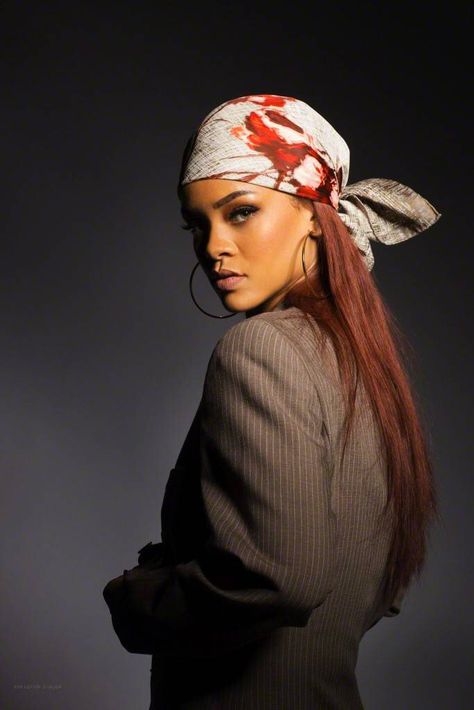 Rihanna photoshoot x SNL promo 2015 Silk Scarf Hairstyles Black Women, Looks Rihanna, Rihanna Riri, Afrikaanse Mode, Rihanna Style, Bad Gal, Rihanna Fenty, Street Style Inspiration, Saturday Night Live