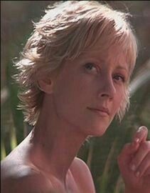 Anne Heche Amanda Peete, Six Days Seven Nights, Sharon Stone Short Hair, Very Fine Hair, Flippy Hair, Fine Hair Cuts, Anne Heche, Messy Short Hair, Shag Hairstyles