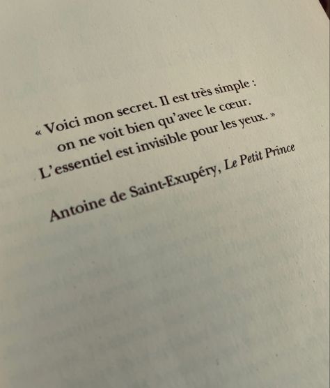 Citation de Antoine de Saint-Exupéry du livre le Petit Prince. Voir avec le coeur. Trouvé dans le livre everything everything de Nicola Yoon. #aesthetic #quotes #quotesaboutlife #citation #lovequote #writer #citationsinspirantes #book Quotes Francais, Little Prince Quotes, Nicola Yoon, Prince Quotes, Everything Everything, Light Quotes, Senior Quotes, French Quotes, Aesthetic Quotes