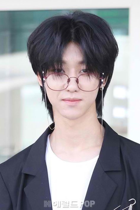 I’m DEAD #the8 #minghao #svt #seventeen #kpop Minghao Black Mullet, Minghao Mullet, Xu Minghao, Seventeen Minghao, Seventeen The8, Diamond Life, Hair Reference, Going Crazy, Monsta X