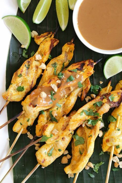 These easy, flavorful Thai inspired chicken skewers are marinated in coconut milk and spices, then grilled and served with a delicious spicy peanut sauce for dipping. Skinnytaste Chicken, Grilled Chicken Satay, Chicken Satay Skewers, Carb Dishes, Spicy Peanut Sauce, Chicken Satay, Skinny Taste Recipes, Chicken Skewers, Food Tasting