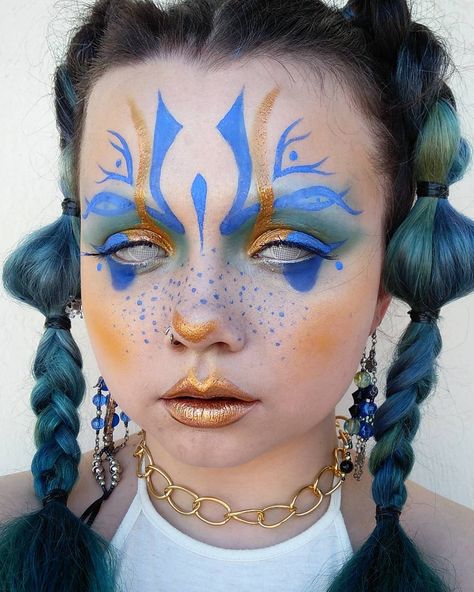 Simple Colorful Makeup, White Contacts, Halloween Makeup Inspiration, Alternative Makeup, Cool Makeup Looks, Fx Makeup, Crazy Makeup, Creative Makeup Looks, Spring Makeup