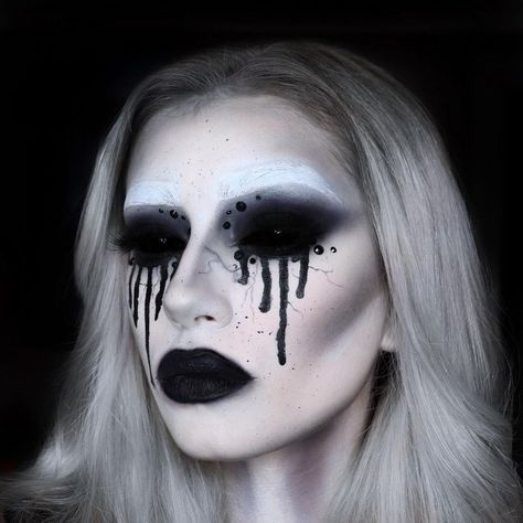 Creepy Black Eye Makeup, Easy Demon Costume, Grim Reaper Halloween Makeup, Girl Grim Reaper Makeup, Cemetery Bride Makeup, Grim Reaper Makeup Kids, Grim Reaper Makeup Female Easy, Scary Angel Makeup, Grim Reaper Makeup Female