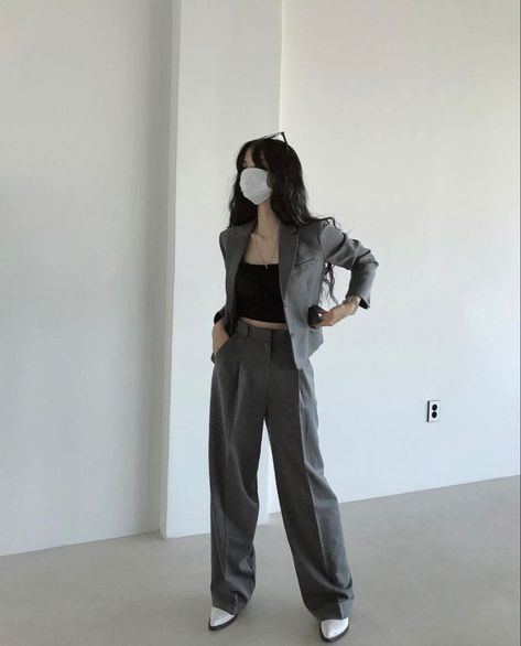 Korean Formal Outfit, Style Your Clothes, Outfit Formal Mujer, Boyish Outfits, Blazer Outfits For Women, Casual Day Outfits, Tomboy Outfits, Tomboy Style Outfits