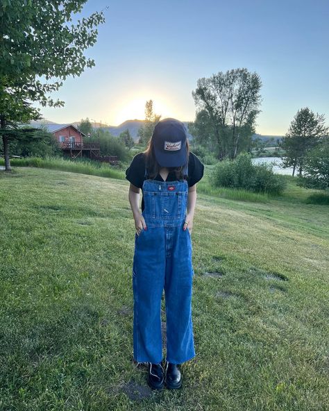 Overalls And Boots Outfit, Overall Pants, Overalls Outfit Dickies, Overalls With Boots, Dickies Overalls Outfit, Overalls And Boots, Overalls Winter, Dickies Overalls, Carhartt Overalls