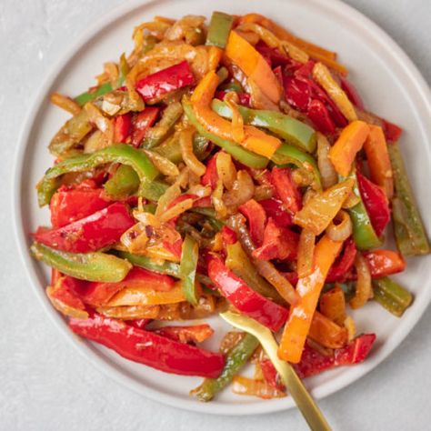 Sauteed Peppers and Onions (Peperonata Recipe) - The Dinner Bite Peperonata Recipe, Sauteed Peppers And Onions, Sauteed Peppers, Bell Pepper Recipes, Sweet Bell Peppers, Pepper Pasta, Sauteed Chicken, Stuffed Pepper Soup, Onion Recipes