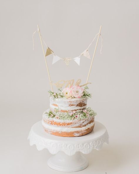 Naked Cake - 1 year old Cake Smash - Photo shoot 📷💕 Simple First Birthday, Golden Birthday Cakes, Old Cake, Peach Birthday, Twodles Birthday, Baby First Birthday Cake, Baby Cake Smash, Summer Wallpapers, Smash Cake Photoshoot