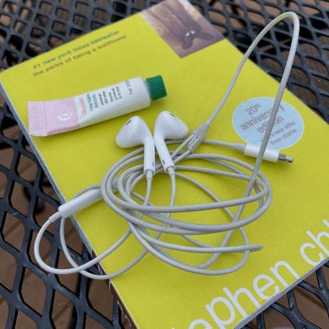 Wired Apple Headphones Aesthetic, Wire Earbuds Aesthetic, Wire Headphones Aesthetic, Wired Headphones Aesthetic, Apple Headphones Aesthetic, Wire Headphones, Ocean Reading, Balm Dot Com, School Headphones